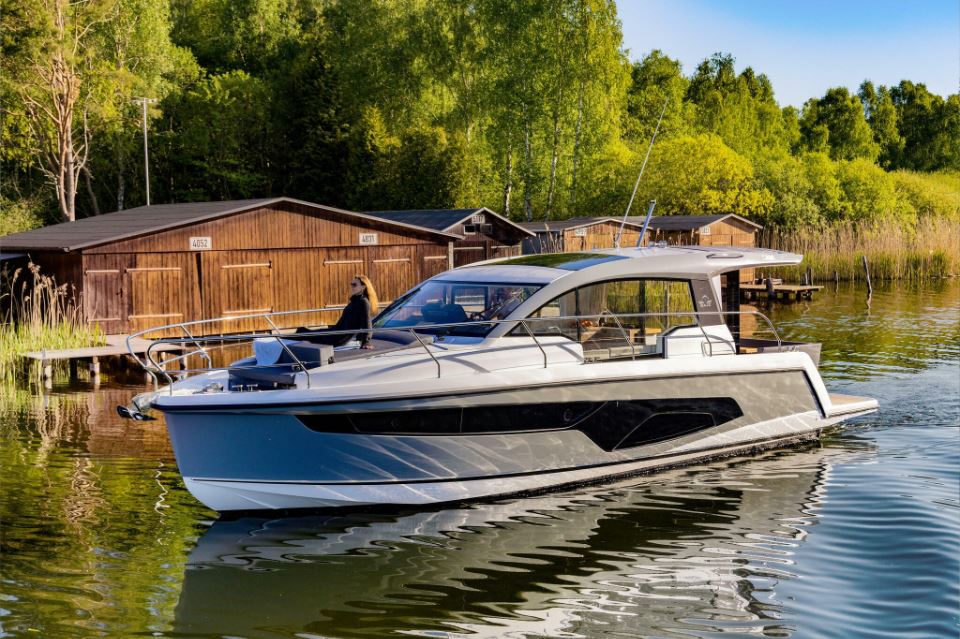 Sealine C335v - Berthon Usa